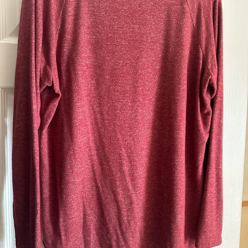 Women's maroon lightweight pull over sweater. Size large. - Picture 2 of 3